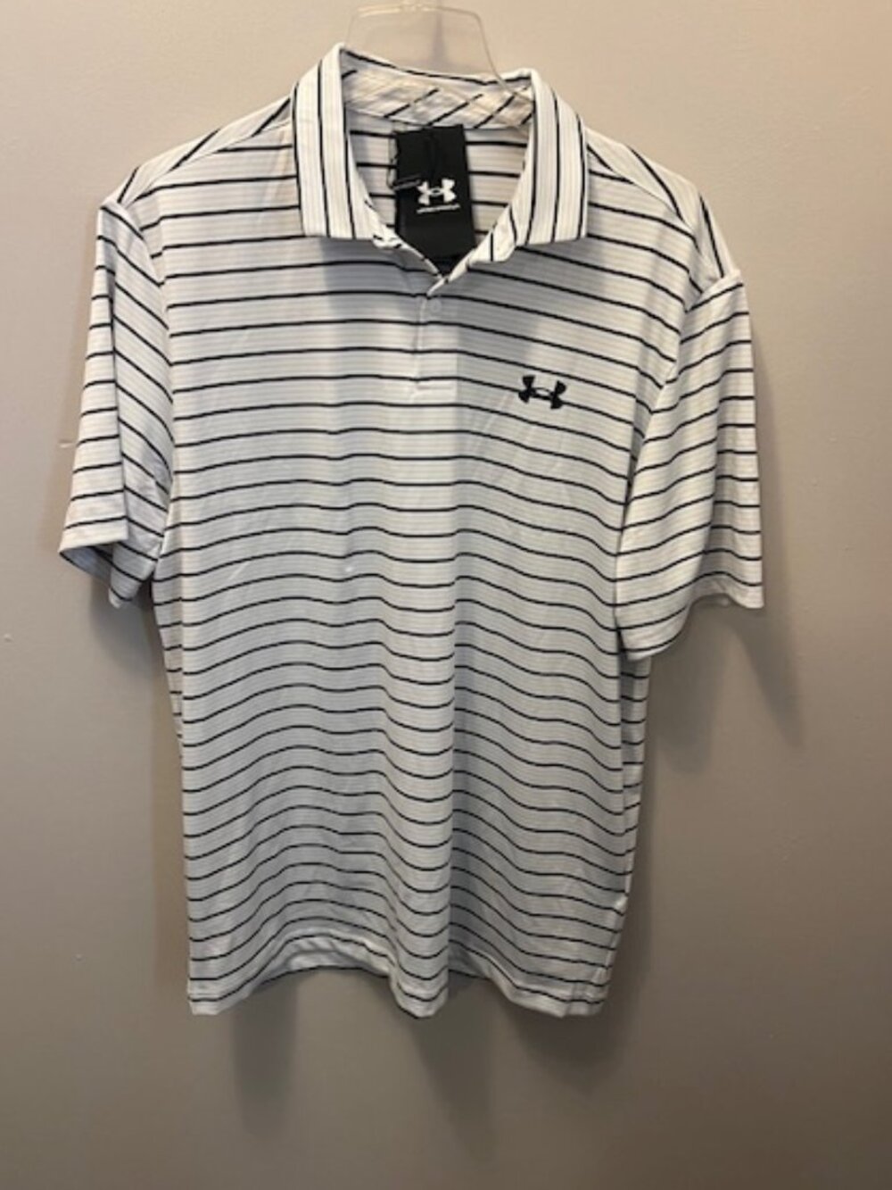 New w/tag Men's Under Armour Golf Polo Shirt, Size 2XL, White Black Stripe UPF50